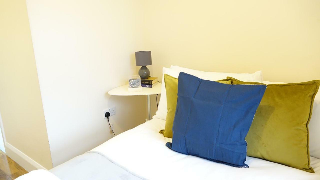 Heathrow Ensuite Rooms- Auto Check In لندن المظهر الخارجي الصورة